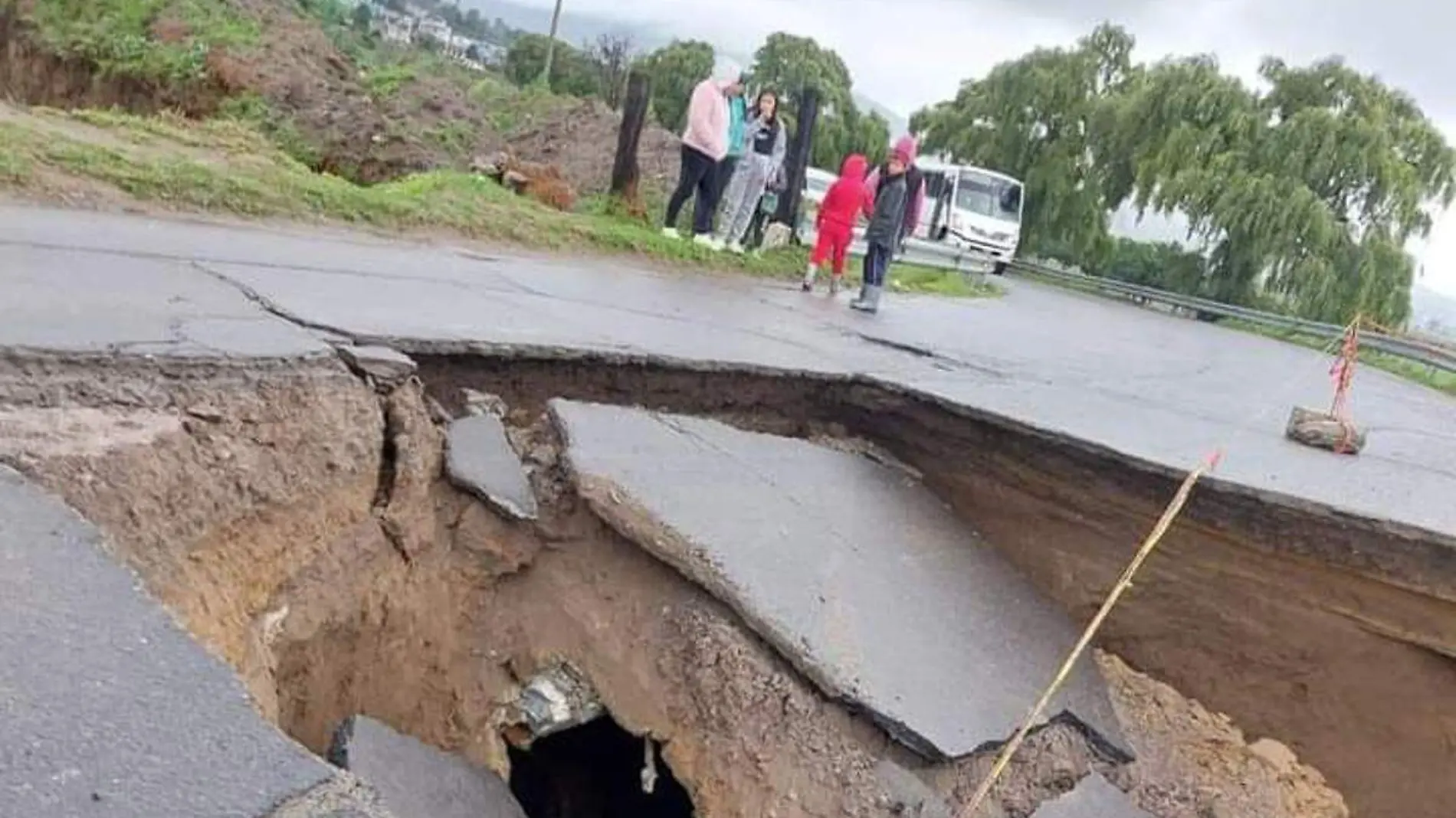 puente colapsado Nopalucan personas esperan